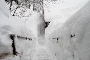 VIDEO. Zăpadă imensă în Munţii Apuseni: Meteorologii anunţă în continuare ninsori