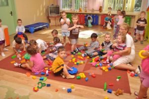Contribuţii între 0,76 şi 3 lei pe zi pentru părinţii copiilor care care frecventează creşele din Alba Iulia – proiect în consultare publică