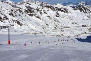 De ce merg românii la ski în Austria? Snobism sau economie? Dezbatere virală pe Facebook