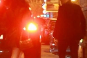 Fostul GINERE al lui BĂSESCU, scandal în plină STRADĂ. A fost ÎNJURAT şi SCUIPAT chiar de IUBITA LUI