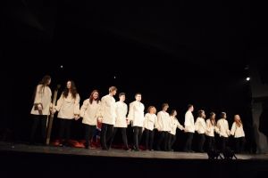 Trei sectii ale Colegiului de Arta, reunite intr-un spectacol festiv dedicat Romaniei