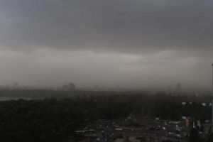 Cog galben de furtuni în Capitală şi în mai multe judeţe. Gabriela Firea le cere bucureştenilor să stea acasă. Programul elevilor se încheie în Capitală, astăzi, la ora 17.00