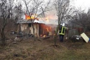 A incendiat două case la Râca