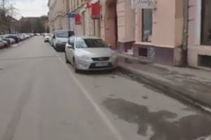 Iarna, pistele de biciclete din centrul Timişoarei se transformă în parcări