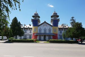 Cetăţenii se roagă de firme să participe la licitaţia pentru Gara Regală!