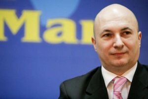 VIDEO Protest ”Vă Vedem” în timp ce Codrin Ștefănescu ţine o conferinţă de presă la Sibiu