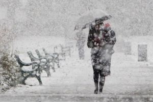 ALERTĂ METEO. Ninsori şi polei în toată ţara, de marţi până miercuri după-amiaza!