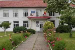 Proteste la Liceul Tehnologic Bîlteni! Cadrele didactice, nemulţumite de abuzurile lui Ion Işfan