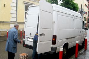 Controale intensificate în centrul Sătmarului. Maşinile de aprovizionare, luate la ţintă de Primărie