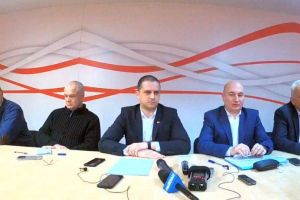 VIDEO Codrin Ștefănescu huiduit de sibieni şi la ieşirea din sediul PSD