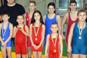Cinci medalii pentru micii luptători