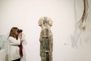 FOTOGALERIE. Bienala naţională itinerantă „Metafore incandescente“ a ajuns la Târgu Mureş