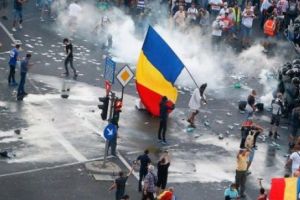 HUIDUIELI şi injurii la sediul PSD SIBIU. PROTESTATARII, întâlnire de GRADUL ZERO