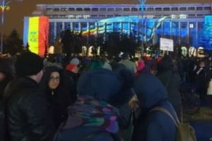 Haos în Capitală! Proteste în Piaţa Victoriei împotriva ordonanţei lui Toader. Traficul a fost restricţionat pe principalele bulevarde