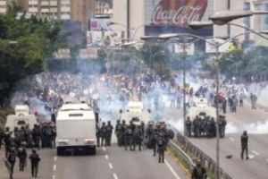 Tentativă de LOVITURĂ de STAT. Militarii au forţat INTRAREA în palatul PREZIDENȚIAL
