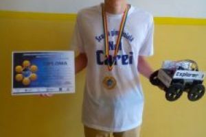 Extraordinar! Un profesor şi un elev din Carei vor reprezenta România la un concurs internaţional de robotică din Indonezia