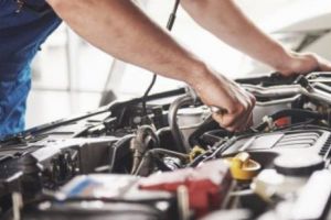 ÎNSELĂTORIE: Decizie în cazul mecanicilor români care schimbau piesele originale cu unele second-hand într-o reprezentanţă
