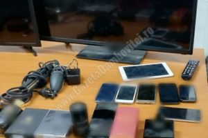 TÂRGOVIȘTE: Un bărbat a furat bunuri în valoare de 22.000 de lei din coaforuri. Cum acţiona (VIDEO)