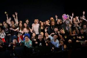 SALUT, ADOLESCENȚĂ! Concurs de creativitate pentru liceeni