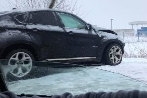UPDATE. Accident mortal. Șoferul BMW-ului a derapat, având cauciucuri de vară!