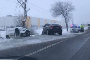Poliţiştii bihoreni, despre accidentul mortal de pe DN 79: Şoferul din BMW X6 a pierdut controlul maşinii. Maşina avea cauciucuri de vară