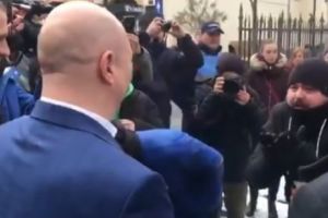 PSD, huiduit la SCENĂ DESCHISĂ. Liderii partidului, apostrofaţi de cîteva ZECI de PROTESTATARI la Sibiu. VIDEO