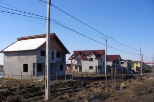 Peste 18.000 de locuitori din Timiş au primit cărţi funciare gratuit