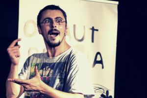 „Vă plac bananele, tovarăşi?” – dacă da, veniţi la spectacol