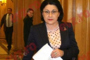 Andronescu anunţă VACANȚE MAI SCURTE pentru elevi. BAC-ul şi examenele de evaluare naţională vor fi date mai devreme
