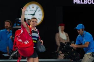 Simona Halep mai stă pînă luni