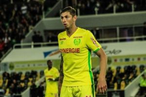 VESTE CUMPLITĂ în fotbal. Colegul unui internaţional român se afla într-un avion care A DISPĂRUT de pe radar