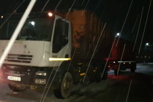 FOTO: Accident la Târgu-Cărbuneşti! Șoferul a fugit
