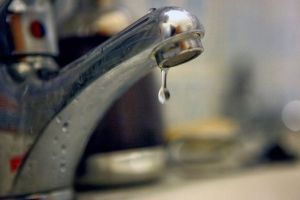 Compania Regională de Apă întrerupe furnizarea apei la 21 de asociaţii
