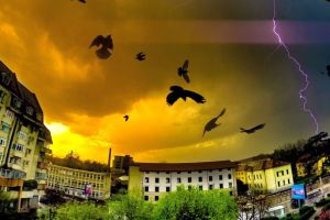 ALERTĂ – Cinci judeţe sub cod portocaliu şi restul sub cod galben. Vin furtuni puternice