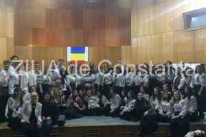Romanie de dor, tara mea de glorii“: Spectacol special al elevilor Colegiului National de Arte Regina Maria“ (galerie foto + video)