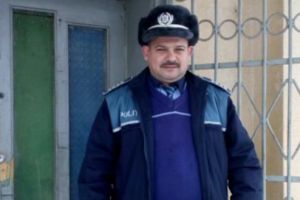 Poliţistul care a salvat din incendiu doi copii a primit Emblema de Onoare