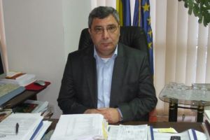 Primăria oraşului Călimăneşti în parteneriat cu Asociaţia SCIENTIA NEMUS şi Școala gimnazială „Șerban Vodă Cantacuzino” ajuta 600 de rromi, prin mai multe masuri integrate de educatie si ocupare profesionala