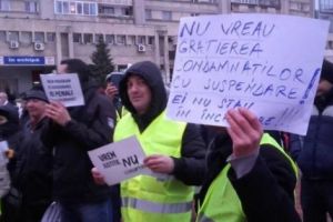 „Rezistenţii” ies iarăşi în stradă
