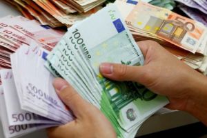 Prăbuşirea leului, de neoprit! Euro a doborât un nou record