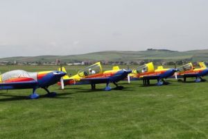 Cursuri gratuite pentru tineri de paraşutism şi planorism la aeroclub