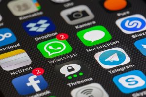 WhatsApp restricţionează împărtăşirea mesajelor, pentru a lupta împotriva ştirilor false