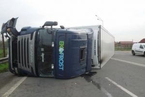 Trafic BLOCAT pe DN1, la Breaza. Un TIR s-a rasturnat azi noapte
