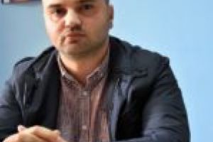 Primarul Borcean aruncă fumigene în terenul preşedintelui Chimigeriu! Cartonaş galben pentru Irimia!