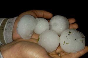 Imagini incredibile! Grindina cat oul de gaina in judetul Prahova (galerie foto)