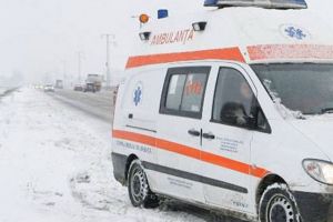 Accident grav lângă Salonta: un şofer a pierdut controlul maşinii, a acroşat un parapet şi a izbit un pieton