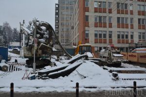 Atenţie, se lucrează, nu se mai parchează! O parte din parcarea Spitalului Judeţean, ocupată de utilaje pentru şantierul extinderii UPU (FOTO)