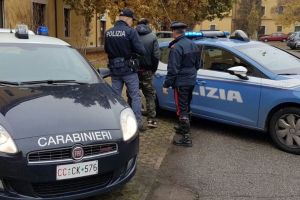 Doi români au furat un cântar dintr-o brutărie din Italia – Au crezut că e o casă de marcat