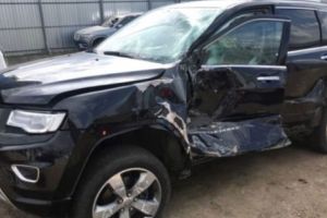 Tamponare între două SUV-uri la Curtea de Argeş