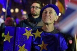 Ministrul britanic pentru Brexit, Stephen Barclay, pune degetul pe rană. „Fie Regatul Unit se retrage din UE fără un accord, fie renunţă la la Brexit!”