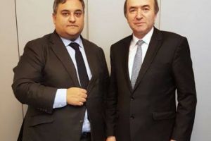 Capitala UE a devenit locul unde politicienii români îşi pun poalele-n cap